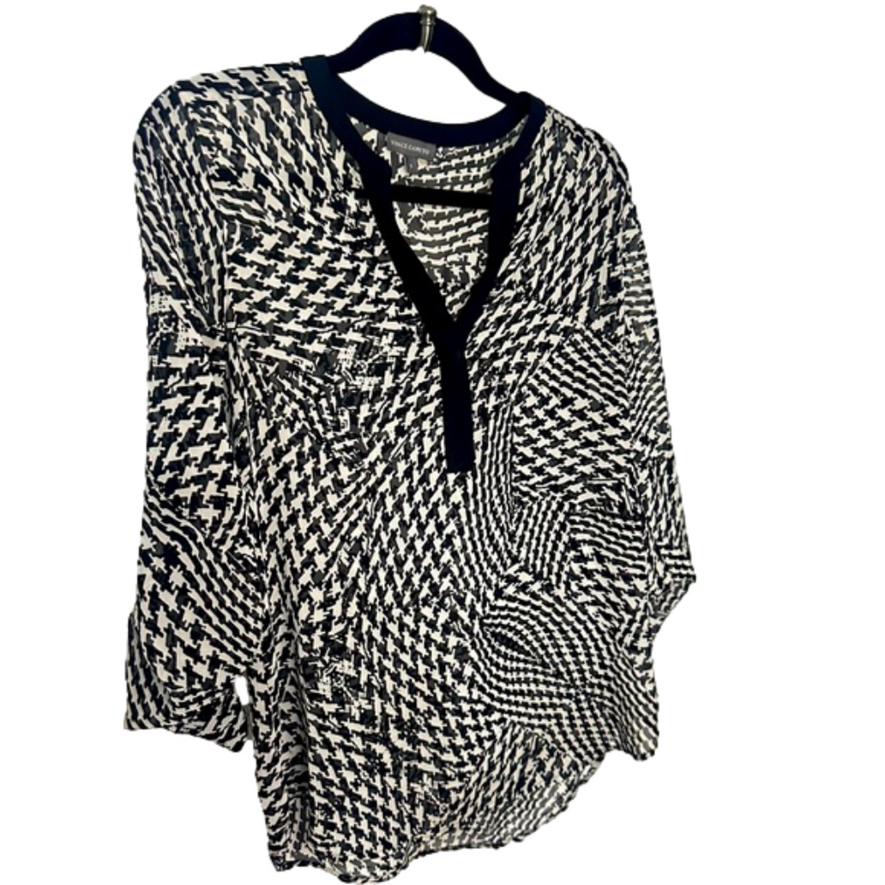 Vince Camuto Small Hounds Tooth Top Black and White